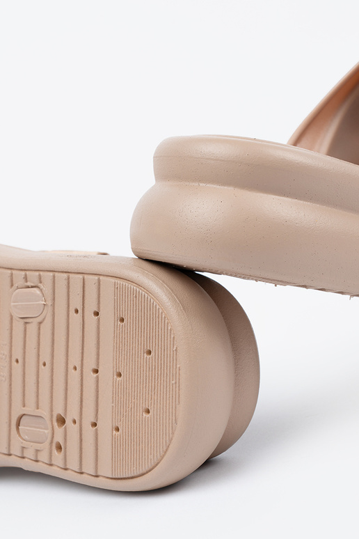 Smėlio spalvos šlepetės su auksinėmis...