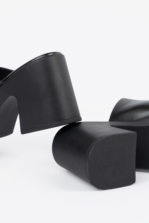 juodos spalvos Šlepetės ant kulno