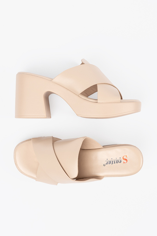 smėlio spalvos Šlepetės ant kulno smėlio spalvos Šlepetės ant kulno