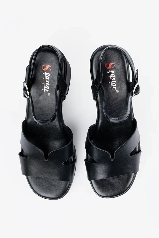 Juodos spalvos basutės ant kulno Juodos spalvos basutės ant kulno