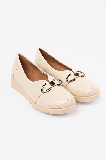 Batai ant platformos su... 2