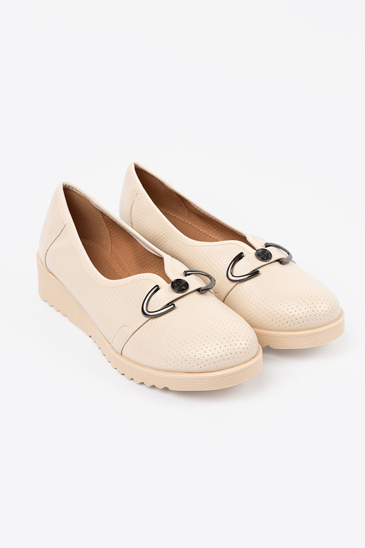 Batai ant platformos su dekoratyvine...