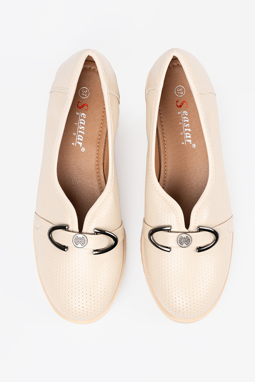 Batai ant platformos su dekoratyvine...