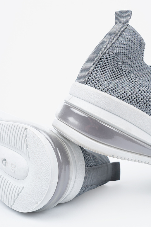 Pilkos spalvos sportinio stiliaus... Pilkos spalvos sportinio stiliaus...