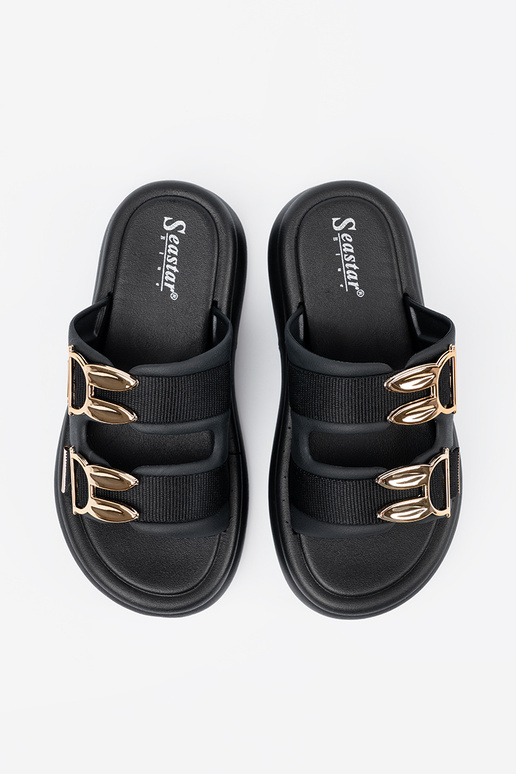 Auksinėmis sagtimis puoštos šlepetės...