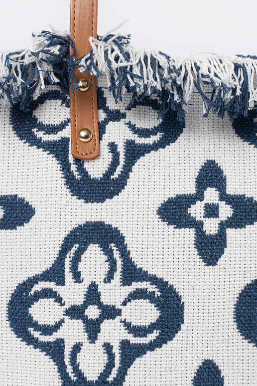 Paplūdimio rankinė su kutais ant peties