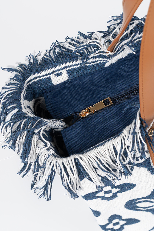 Paplūdimio rankinė su kutais ant peties