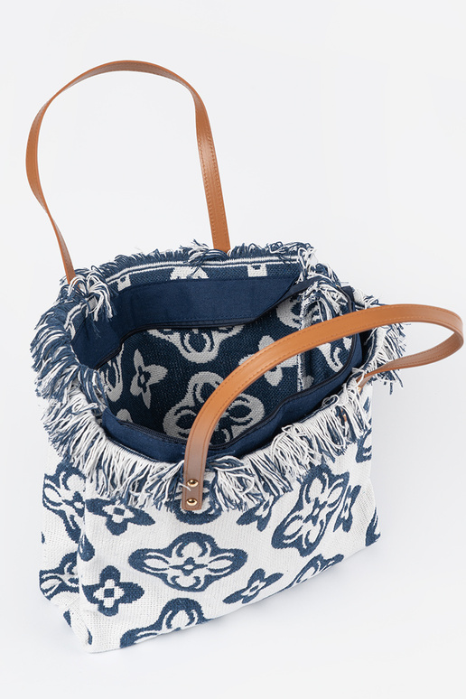 Paplūdimio rankinė su kutais ant peties