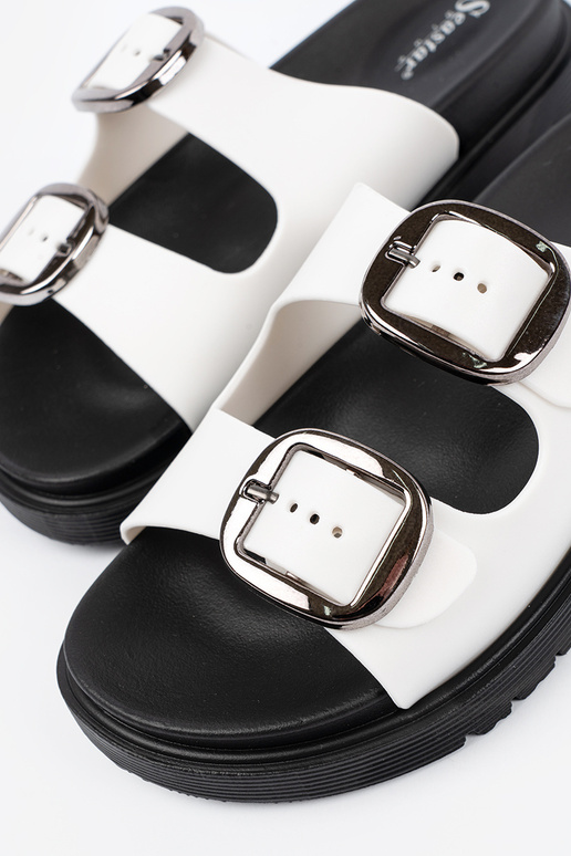 Baltos spalvos šlepetės su...