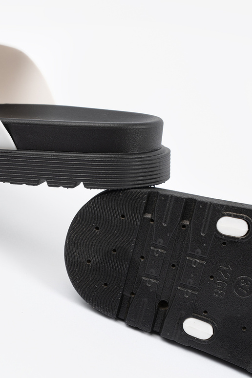 Baltos spalvos šlepetės su...