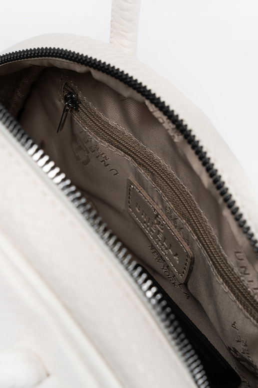 Balta nedidelė rankinė