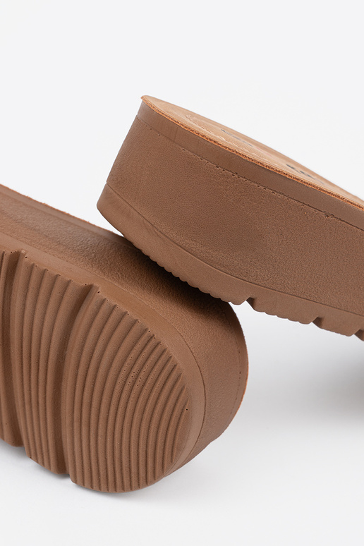 Juodos spalvos šlepetės su auksine...