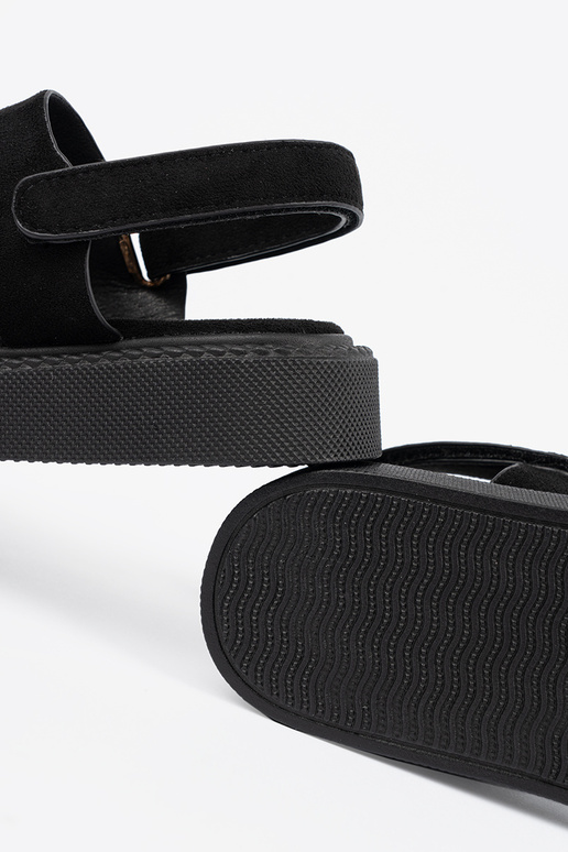 Juodos basutės su platforma ir... Juodos basutės su platforma ir...