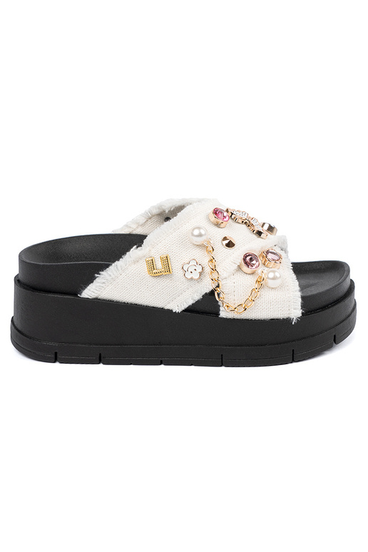 baltos spalvos Šlepetės su juoda...