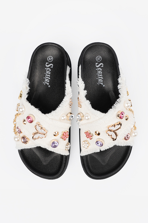 baltos spalvos Šlepetės su juoda...