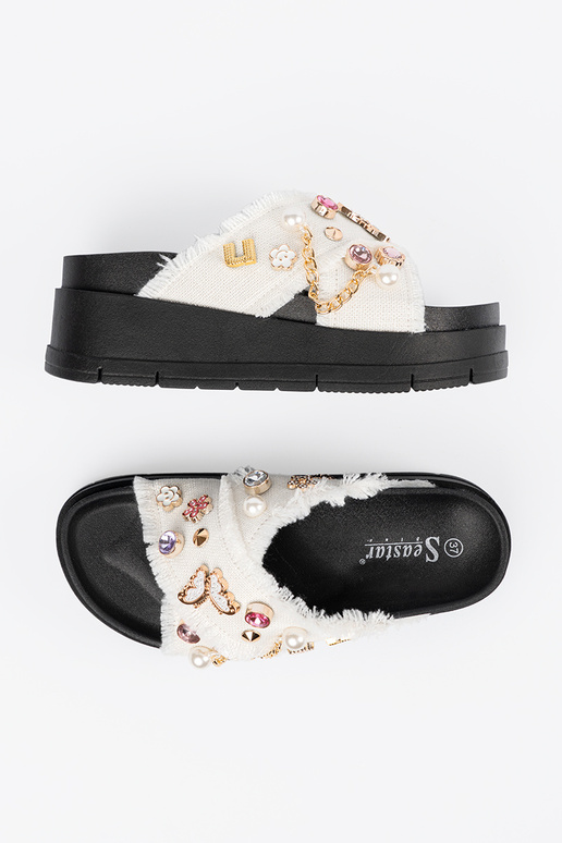 baltos spalvos Šlepetės su juoda...