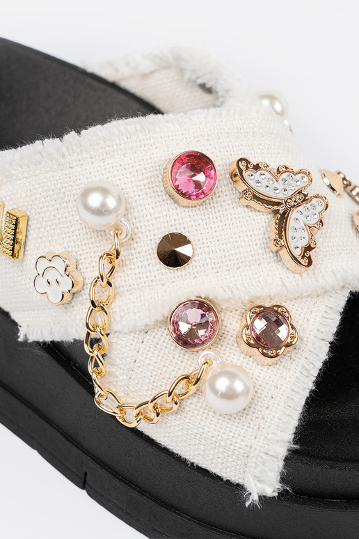 baltos spalvos Šlepetės su juoda...