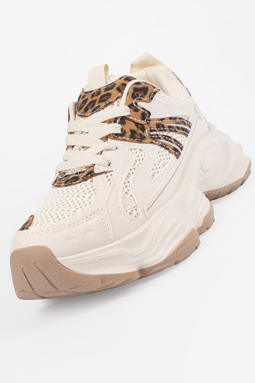 Baltos spalvos sportinio stiliaus...