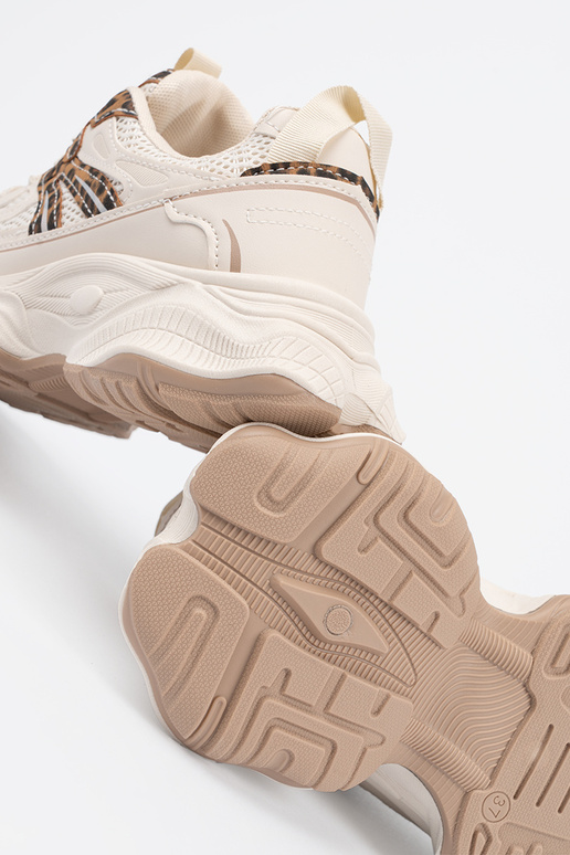 Baltos spalvos sportinio stiliaus...