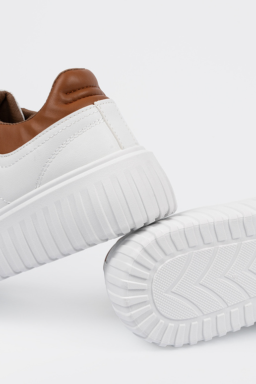 Baltos spalvos sportinio stiliaus...