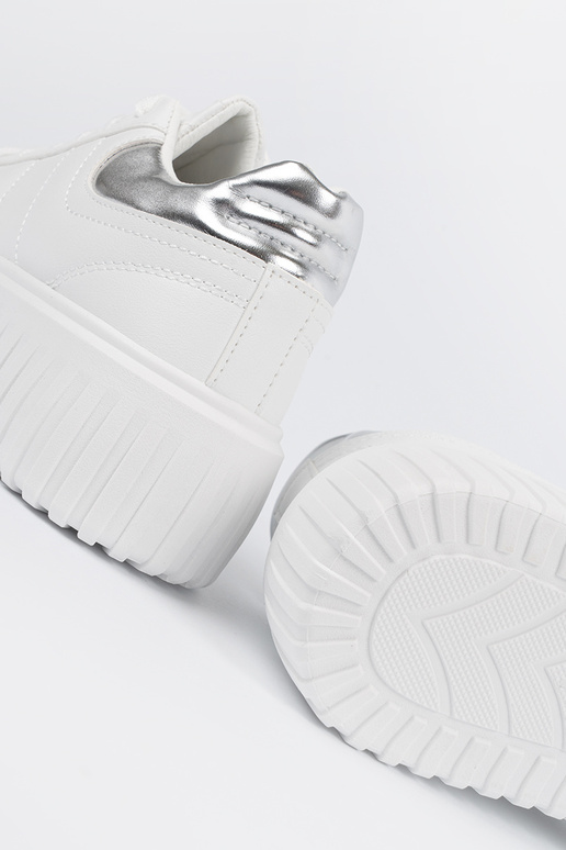 Baltos spalvos sportinio stiliaus...