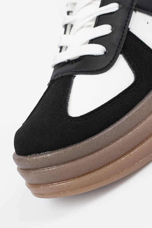 Juodi-balti sportinio stiliaus batai...