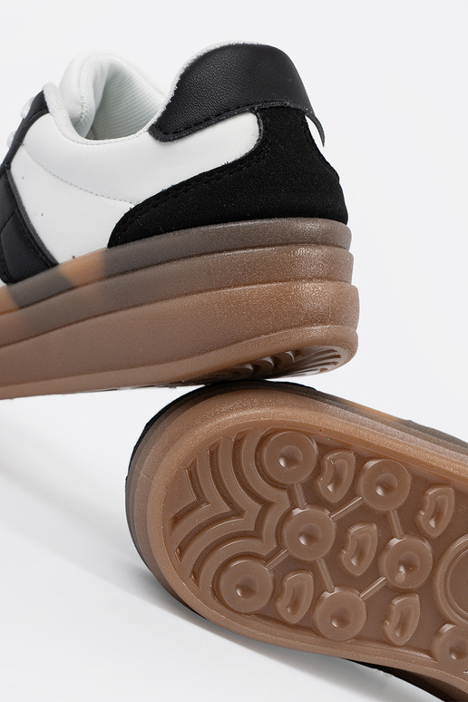 Juodi-balti sportinio stiliaus batai...