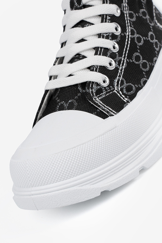 Juodos spalvos batai su raišteliais...