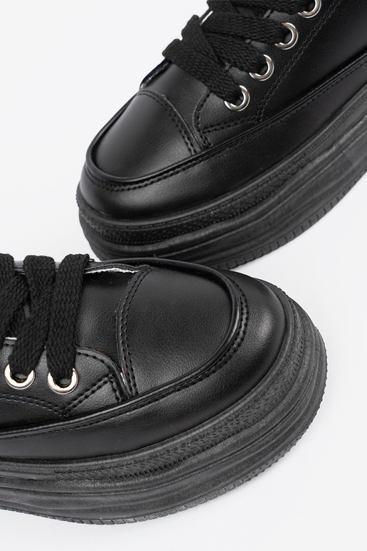 Juodi laisvalaikio batai su platforma