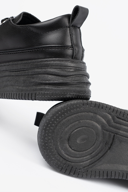 Juodi laisvalaikio batai su platforma