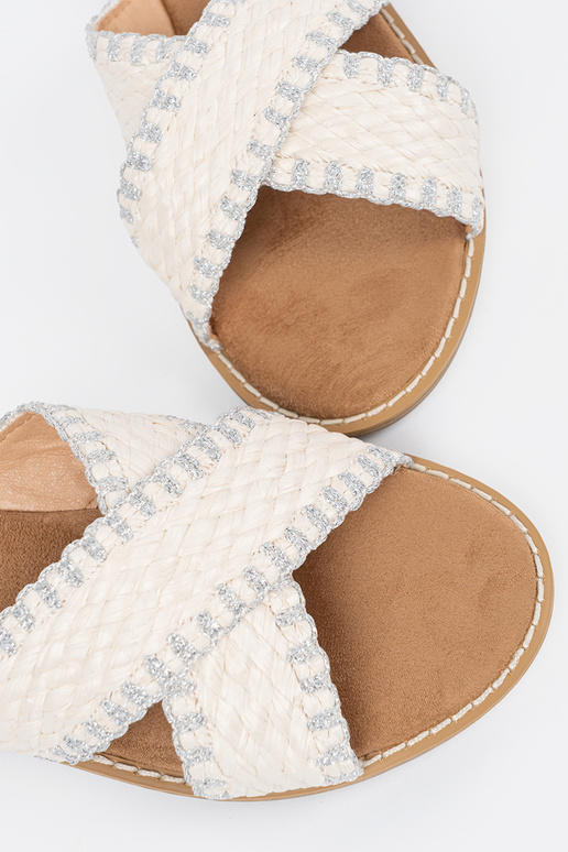 baltos spalvos Šlepetės pinti ant... baltos spalvos Šlepetės pinti ant...