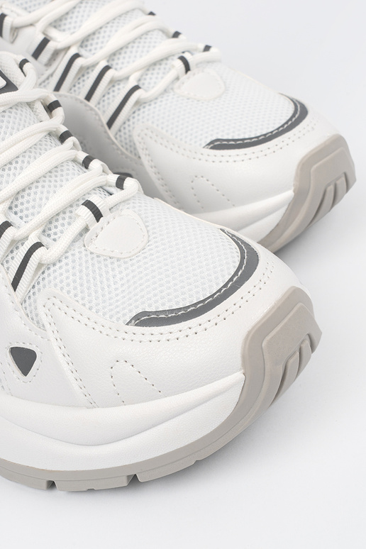 Baltos spalvos moteriški batai su...