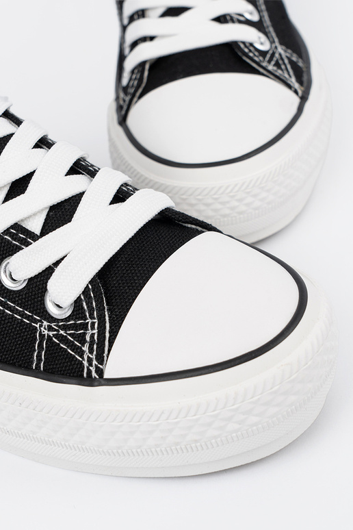 Juodos spalvos moteriški batai