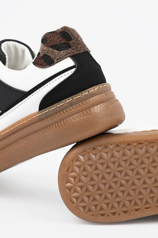 Juodi-balti sportinio stiliaus batai...