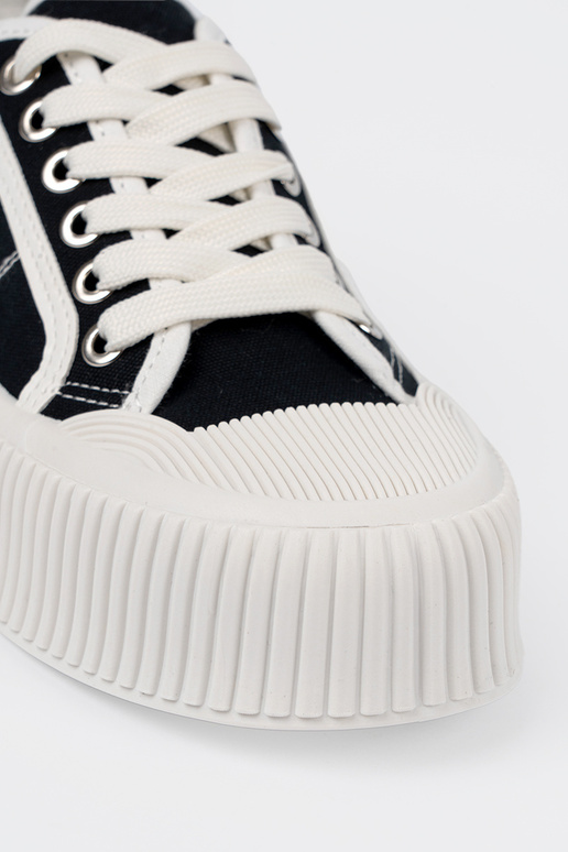 Juodos spalvos sportinio stiliaus...