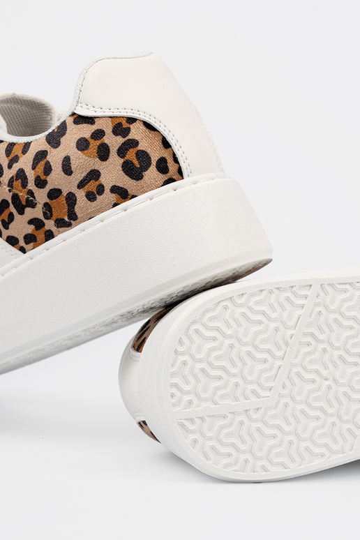 Balti sportiniai batai su leopardo... Balti sportiniai batai su leopardo...