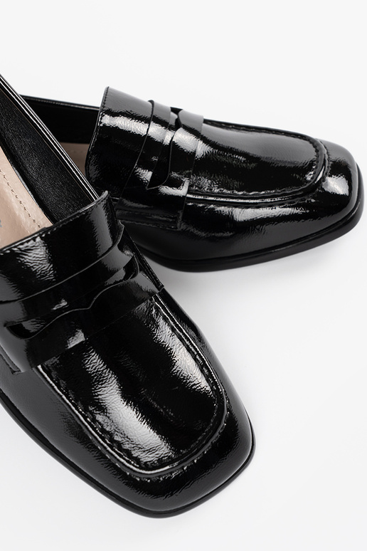 Juodos spalvos moteriški batai lorde...