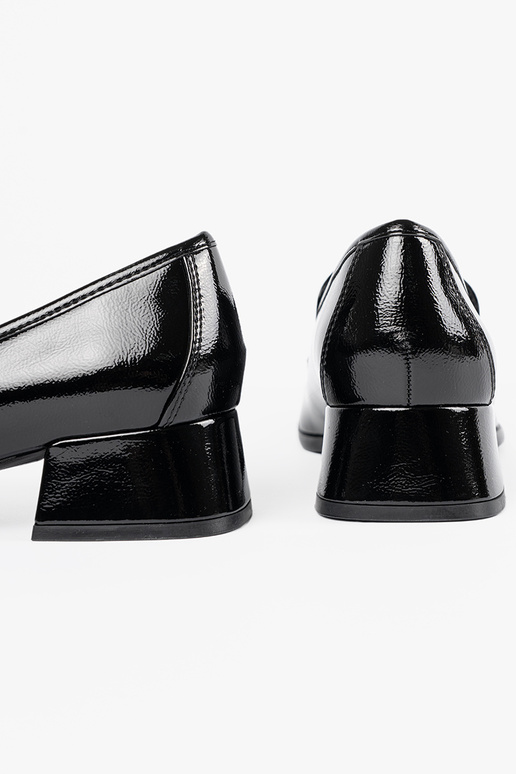 Juodos spalvos moteriški batai lorde...