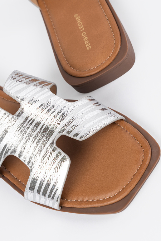 Sidabro spalvos šlepetės su...