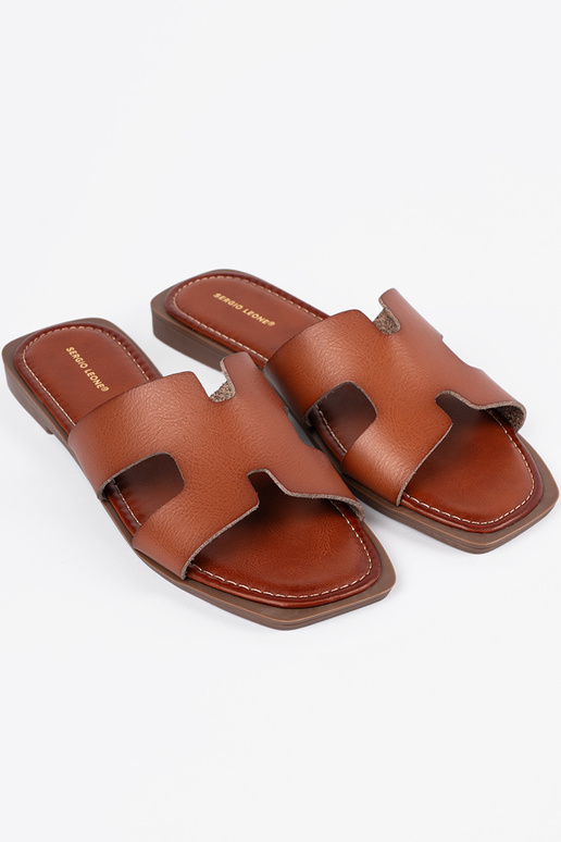 Rudos spalvos šlepetės su kvadratine...