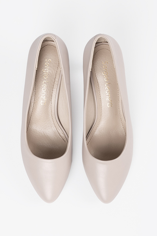 Pilkos spalvos aukštakulniai, Sergio...