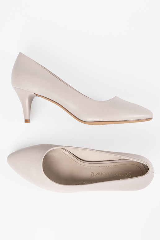 Pilkos spalvos aukštakulniai, Sergio...