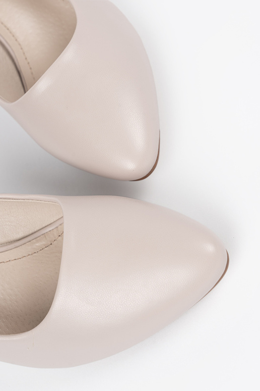 Pilkos spalvos aukštakulniai, Sergio...