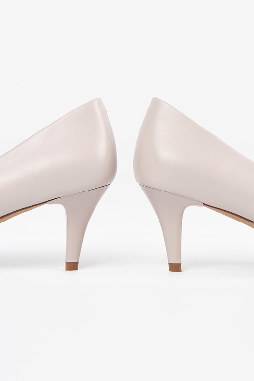 Pilkos spalvos aukštakulniai, Sergio...