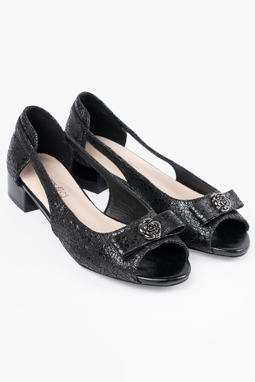 Pusbačiai su užsegimais ir atvirais...