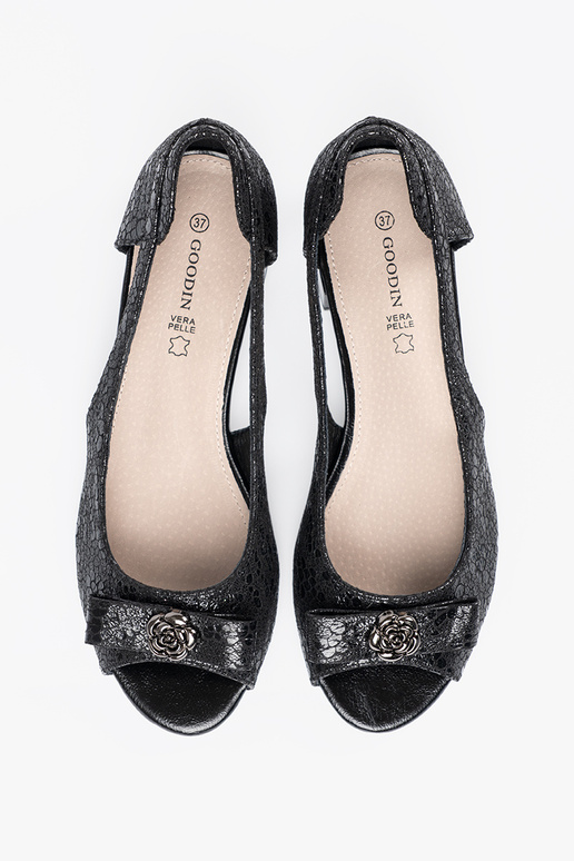 Pusbačiai su užsegimais ir atvirais...