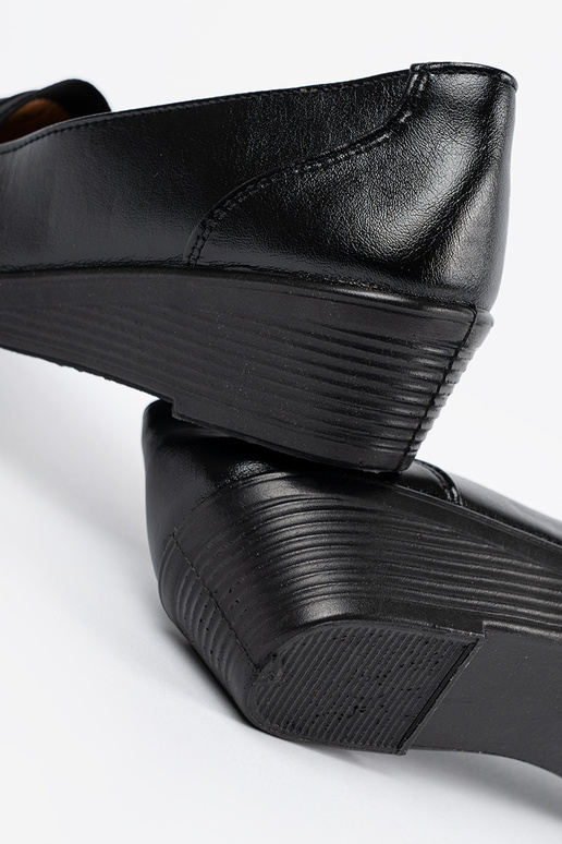 Juodos spalvos klasikiniai užmaunami...