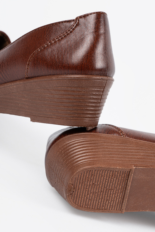 Rudos spalvos klasikiniai pusbačiai...