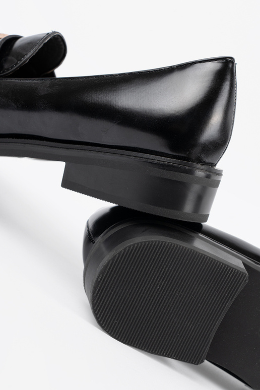 Juodos spalvos lakuoti mokasinai su...