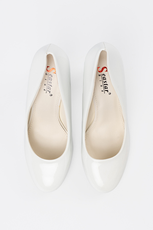 Baltos spalvos lakuoti aukštakulniai